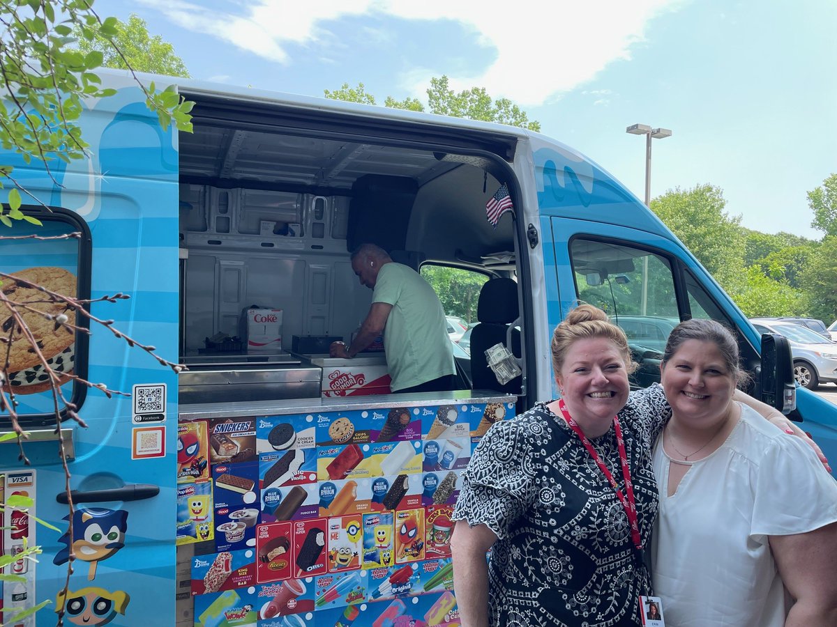 ☀️The sun is out &amp; the treats are in! Ice Cream Truck Thursdays are back at Peabody’s Braintree office! 🍦🎉 No scoops, but plenty of favorites—slushies, cookie sandwiches, popsicles &amp; more. Who's ready for a sweet summer? 🍨💙
#IceCreamTruckThursdays #WeArePeabody