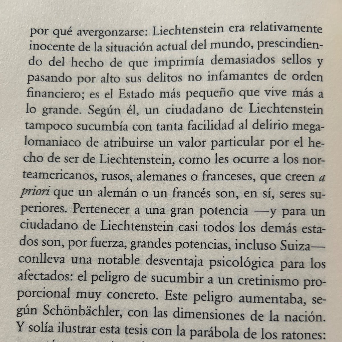 “Pertenecer a una gran potencia conlleva una notable desventaja psicológica para los afectados: el peligro de sucumbir a un cretinismo proporcional muy concreto.”

Friedrich Dürrenmatt, Justicia