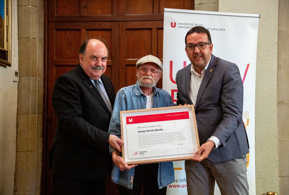 📢L’homenatge a Josep Vernis, “artista inquiet de genuïna creativitat”,  inaugura la 30a edició de la Universitat d’Estiu de la UVic-UCC

👉 uvic.cat/noticies/lhome…