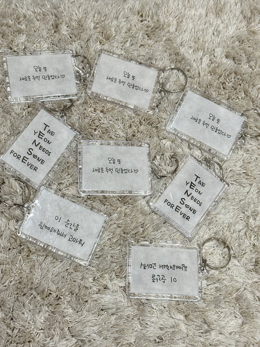2000y_z's tweet photo. แจกพวงกุญแจ  confetti คอนเสิร์ตพี่แทยอน
3 อัน รีทวิตนี้ ประกาศผล 20:00 วันอาทิตย์นี้ค่า
แจก 3 คนคับบบส่งให้ฟรีไม่มีคชจ🫶🏻
#TAEYEON_TheTENSE_in_BANGKOK
#ตลาดนัดโซชิ https://t.co/6hY2Krv8yL