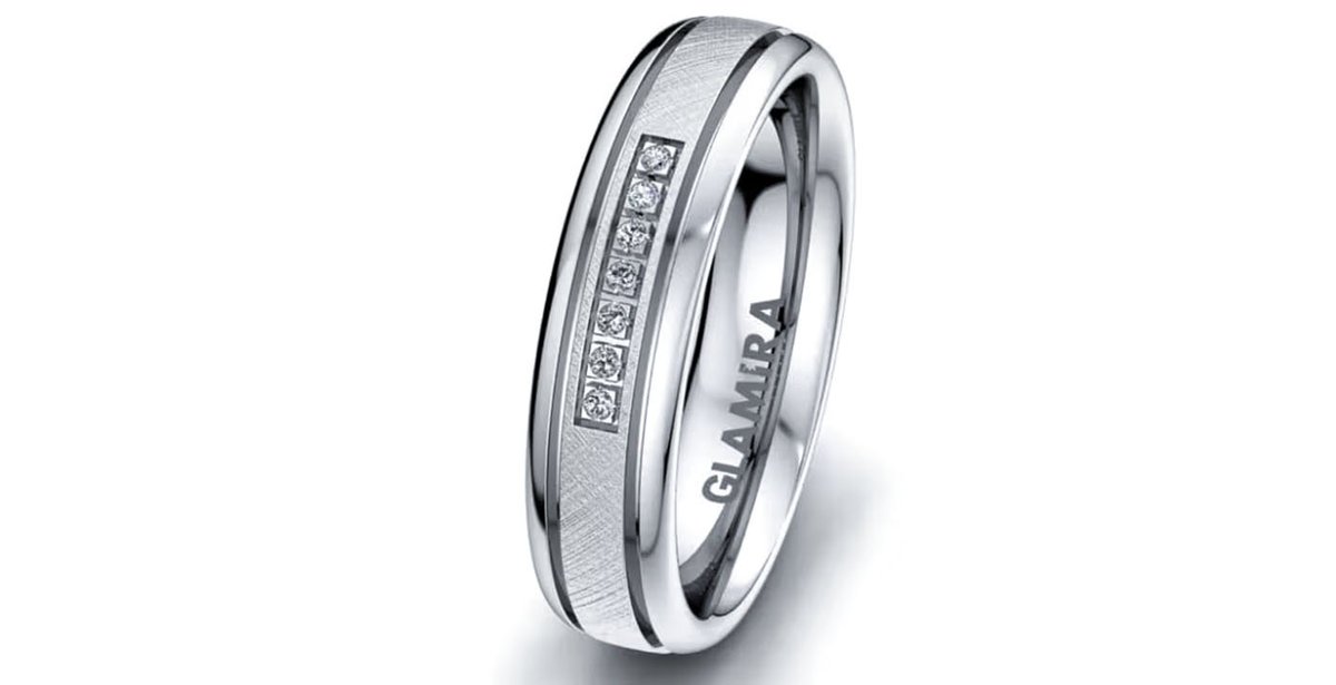 Mede wonderwandelaars en Eftelfans, we zoeken een ring! De ring is verloren bij een boom nabij Efteldingen op maandag 19 mei. 
"De trouwring is gemaakt van witgoud, met zeven kleine diamantjes. Aan de buitenkant werd de tekst "Ben &amp; Elien 01-08-2020" gegraveerd. De echtgenoot van