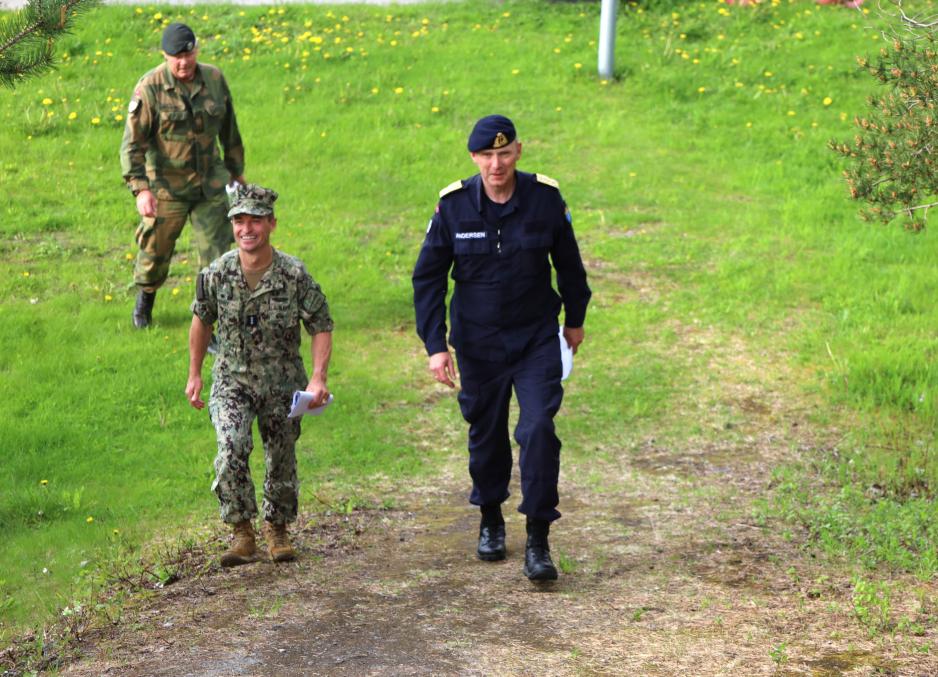 HKarl94's tweet photo. #Denmarks is increasing it's military presence in 🇬🇱#Greenland but from @Arne_O_Holm point 🇩🇰 should also pay careful consideration to how the country may be at risk from non-#military threats such as influence to it's small #democracy of 50,000 or excessive foreign investment💸 https://t.co/79GJHiuhqx