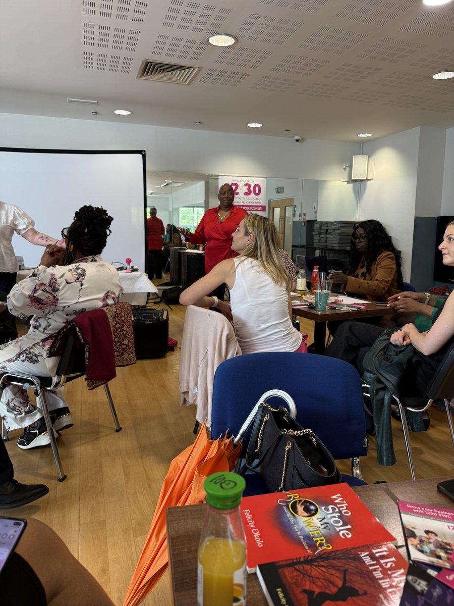 smarshcollings's tweet image. At @1230jackie 1230 Evolution of Finance event this afternoon, with singer songwriter &amp;amp; producer Gloria Jones talking about how &amp;amp; why she launched the Marc Bolan School of Music &amp;amp; Film in Sierra Leone.