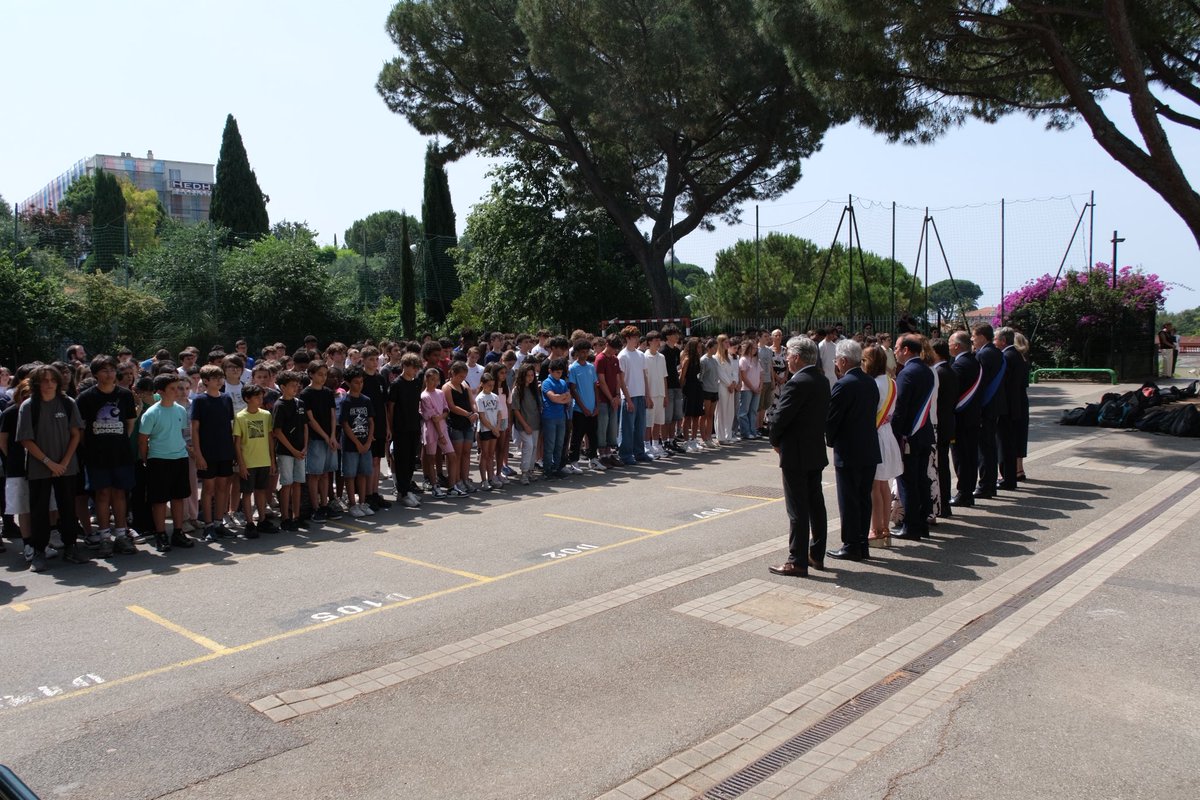 Tous unis au collège Henri Matisse de Nice pour rendre hommage à notre collègue, assistante d'éducation du collège Françoise Dolto de Nogent, assassinée mardi 10 juin. Tout notre soutien à la famille et à l’ensemble de la communauté éducative.