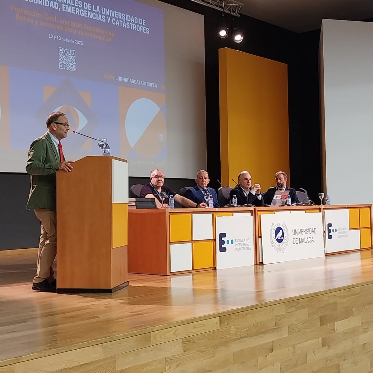 OTRI UMA (@otriuma) on Twitter photo Esta mañana, nuestro Vicerrector Juan Carlos Rubio ha presentado la mesa “Desarrollos y avances tecnológicos para la Protección Civil y las Emergencias”, en el marco de las XIX Jornadas de Seguridad, Emergencias y Catástrofes de la
<a href="/InfoUMA/">Universidad de Málaga</a>
#umaempresas Esta mañana, nuestro Vicerrector Juan Carlos Rubio ha presentado la mesa “Desarrollos y avances tecnológicos para la Protección Civil y las Emergencias”, en el marco de las XIX Jornadas de Seguridad, Emergencias y Catástrofes de la
<a href="/InfoUMA/">Universidad de Málaga</a>
#umaempresas