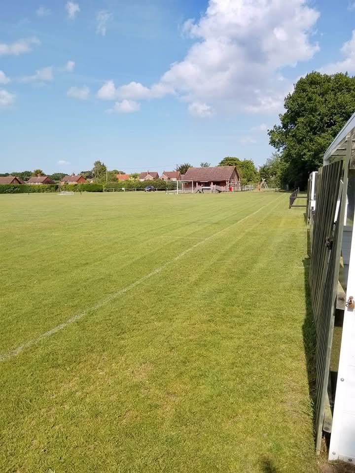*Appreciation Post*

Our Groundskeeper "Ginge"(Ian Rogers) has been putting in the hours preparing the pitch for pre-season. 
Without his hard work, we wouldn't be able to have one of the best pitches in the league!

##ArnTheGreens 💚 🖤