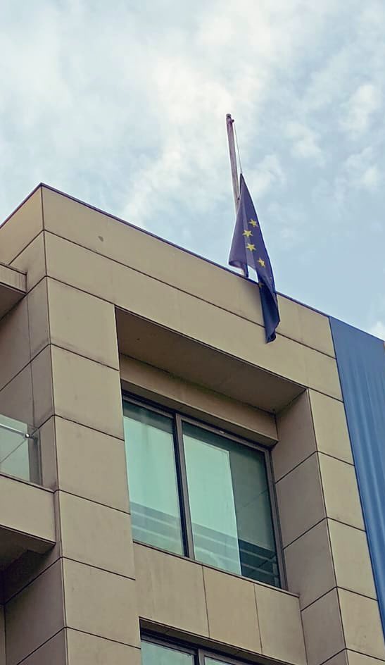 .<a href="/EU_in_India/">EU in India</a> 🇪🇺 flag is lowered to half-mast in memory and respect of all citizens of 🇮🇳 🇬🇧 🇨🇦 &amp; 🇪🇺 -🇵🇹 who lost their lives in the tragic #AhmedabadPlaneCrash. 

Our deepest condolences to the grieving families and to the people of India in this moment of shock &amp; mourning 🙏