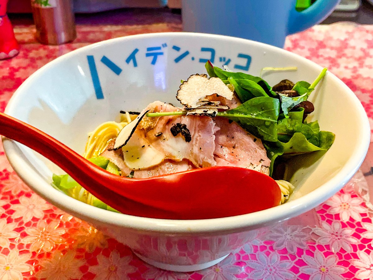 kugai_____'s tweet image. らーめん凛々@拝島
凛々しいサマートリュフ×麻ノ実油×グラスフェッドバターまぜソバ〜の牡蠣らぁ麺+替玉
①グラスフェッドバターと麻ノ実油から成る油分が超上質でタレと麺を絡めて頂くと超絶激ウマ🌟通常のラーメンとは一線を画したレベルの逸品。②〆のスープ割で牡蠣ラーメンに変貌。大満足💯‼️