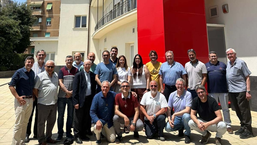 Anche Note di Pastorale Giovanile ha preso parte all'incontro annuale tenutosi a Roma tra i Centri Nazionali dei Salesiani di Don Bosco di Italia 🇮🇹 e Spagna 🇪🇸 Presente anche la rivista del Centro Nazionale Salesiano di Madrid <a href="/MJ_revista/">Misión Joven</a> 
infoans.org/sezioni/foto-n…