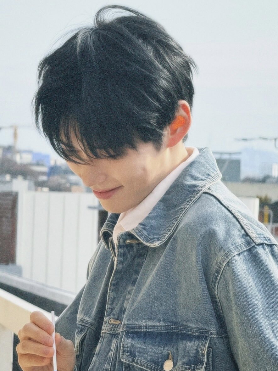 mailedhearts's tweet image. Aku mau kamu tetap hidup, dan tahu besok ada. 

#OurShiningLightSungHanbin
#한빈아_햄피냥스데이