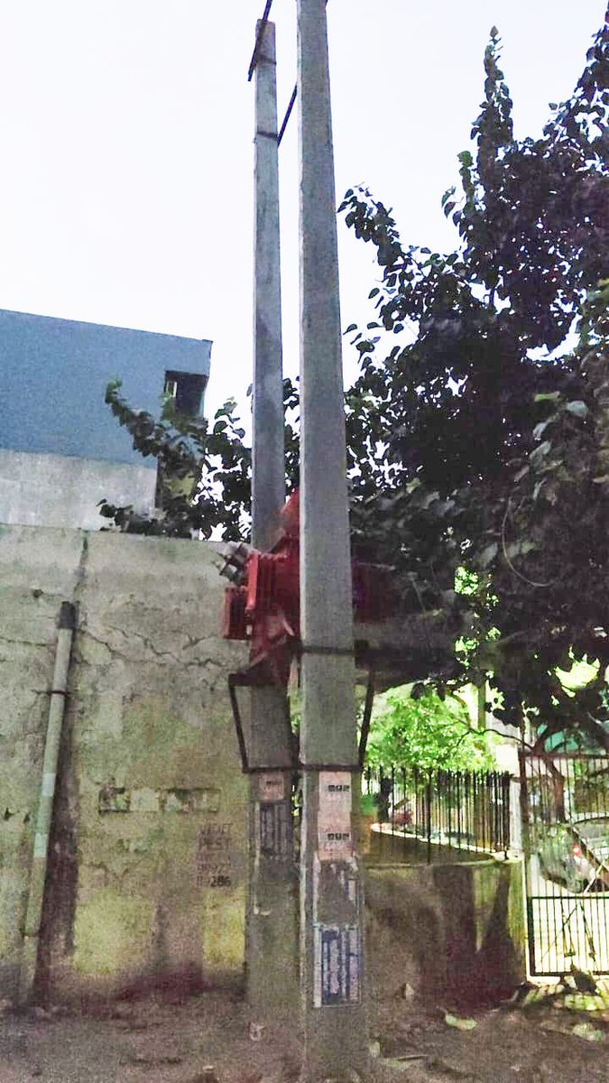 फरीदाबाद, ग्रीनफील्डस कॉलोनी में रोड न.28 के लिये बिजली विभाग ने कई महीने पहले ट्रांसफॉर्मर रख दिया, लेकिन चालू नहीं किया, अब ओवरलोडिंग के कारण बार बार फ्यूज जल रहे हैं, रात में बार बार लाइट जा रही है, मदद करें, बच्चे सो नही पा रहे <a href="/DHBVNL/">DHBVN (दक्षिण हरियाणा बिज़ली वितरण निग़म लिमिटेड)</a> <a href="/cmohry/">CMO Haryana</a> <a href="/NayabSainiBJP/">Nayab Saini</a> <a href="/anilvijminister/">Anil Vij Ambala Cantt Haryana, India</a>