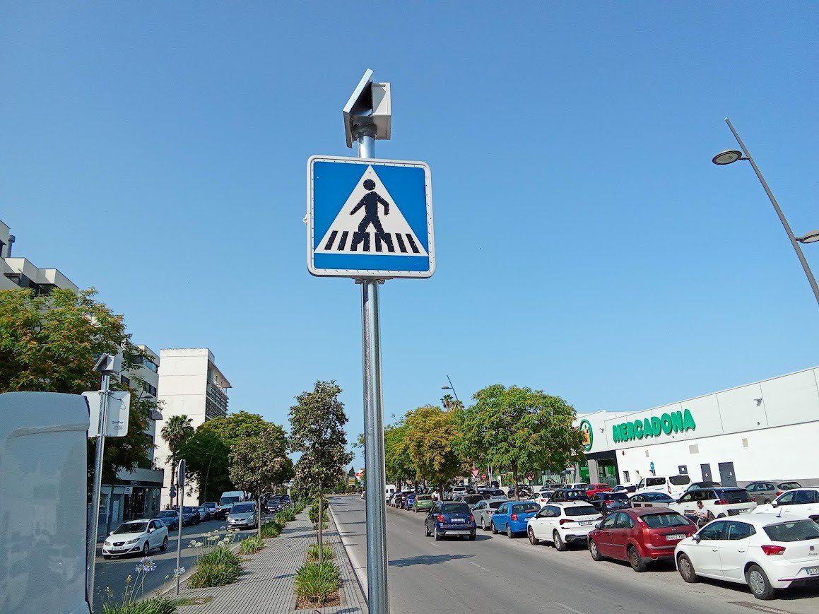Jaime Espinar (@jaimeespinar) on Twitter photo Ampliamos el número señales de tráfico luminosas LED en rotondas y pasos de peatones próximos a centros de salud, escolares y comerciales
Está medida se enmarca en la campaña de Seguridad Vial y #Movilidad que el Ayuntamiento de #Jerez (<a href="/ciudadjerez/">Ayuntamiento de Jerez</a> ) estamos desarrollando Ampliamos el número señales de tráfico luminosas LED en rotondas y pasos de peatones próximos a centros de salud, escolares y comerciales
Está medida se enmarca en la campaña de Seguridad Vial y #Movilidad que el Ayuntamiento de #Jerez (<a href="/ciudadjerez/">Ayuntamiento de Jerez</a> ) estamos desarrollando