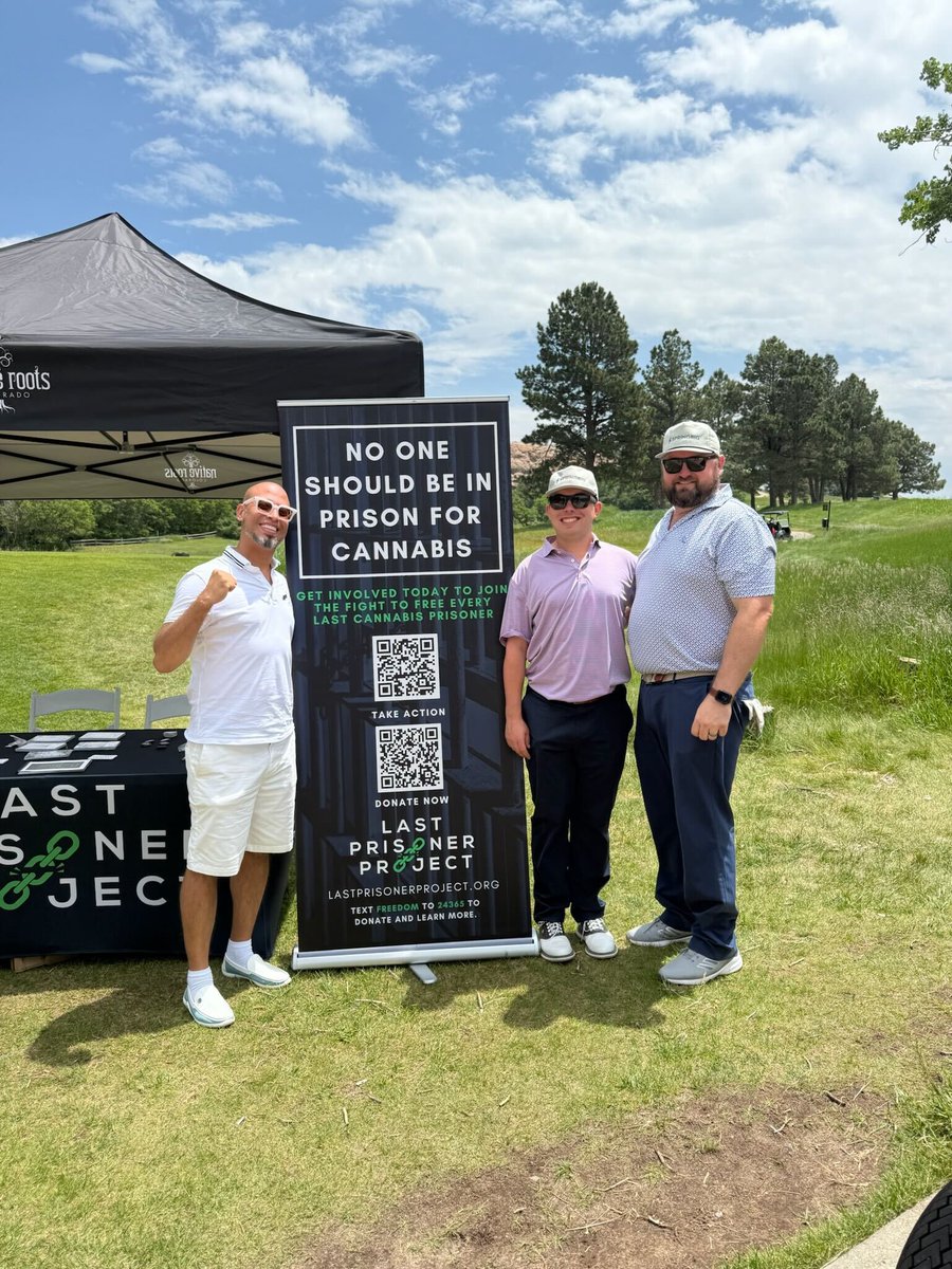 SpringBIG's tweet image. Springbig hit the green at the @NativeRoots303 Charity Golf Tournament in CO last week, proudly sponsoring hole #5 in support of @lastprisonerprj 🏌️🌱

Shoutout to @BuyBlueSky for the standout swag &amp;amp; to @DevilsThumbRnch for an epic raffle prize!

#Springbig #CannabisMarketing…