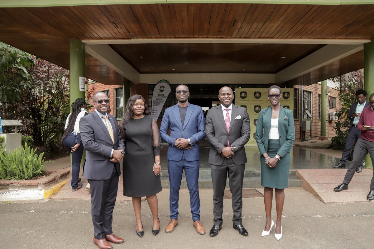 ManwaOH's tweet image. Thank you @LawSocietyofKe and @SchooIofLawKE for holding regular mentorship sessions for the benefit of students undertaking their ATP. Today's mentorship programme touched on " Bridging the gap: Navigating emerging ethical challenges and mastering trial Advocacy in the…