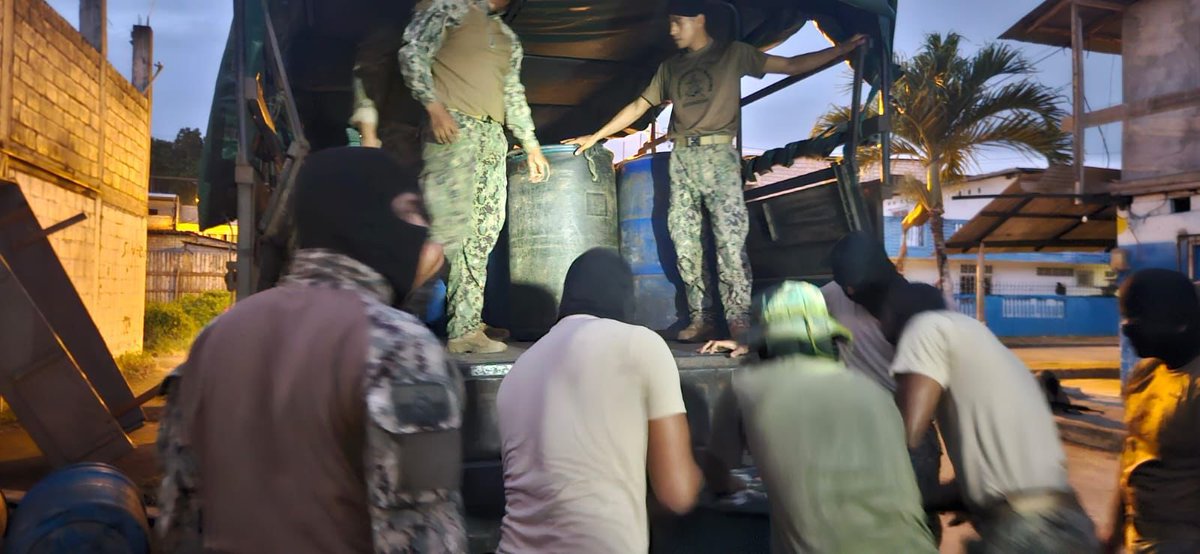 armada_ecuador's tweet image. #Esmeraldas || Fuerzas Armadas del Ecuador a través de la Fuerza de Tarea Conjunta Esmeraldas y personal militar del Batallón de Infantería de Marina de Esmeraldas, realizaron una operación militar de ámbito interno, en el cantón #Rioverde, sector #Rocafuerte de la provincia de