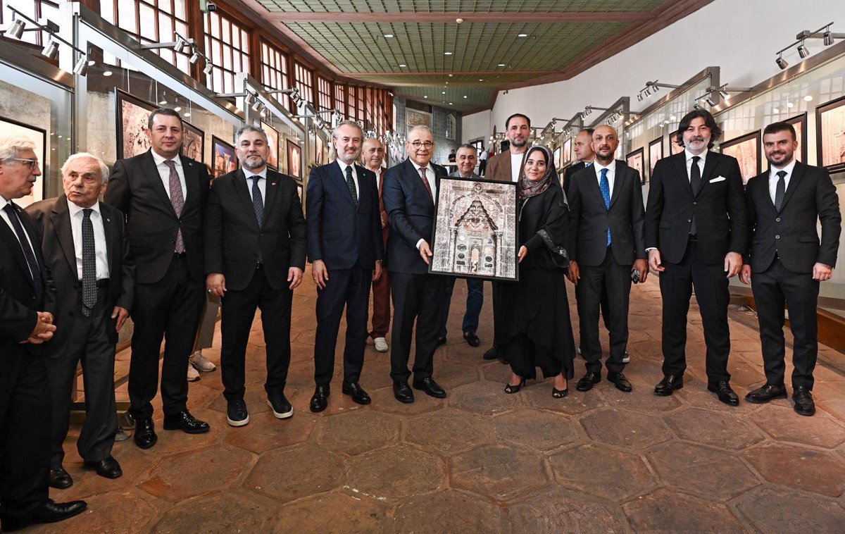 Medeniyetin Sessiz Tanıkları: Selçuklu Taç Kapıları isimli fotoğraf sergimizin açılışını, İTO Başkan Yardımcımız Mehmet Develioğlu, Yönetim Kurulu Üyelerimiz Münir Üstün ve Bahadır Yaşık, Disiplin Kurulu, Meclis, Komite Üyelerimiz ile sanatseverlerin katılımıyla gerçekleştirdik.