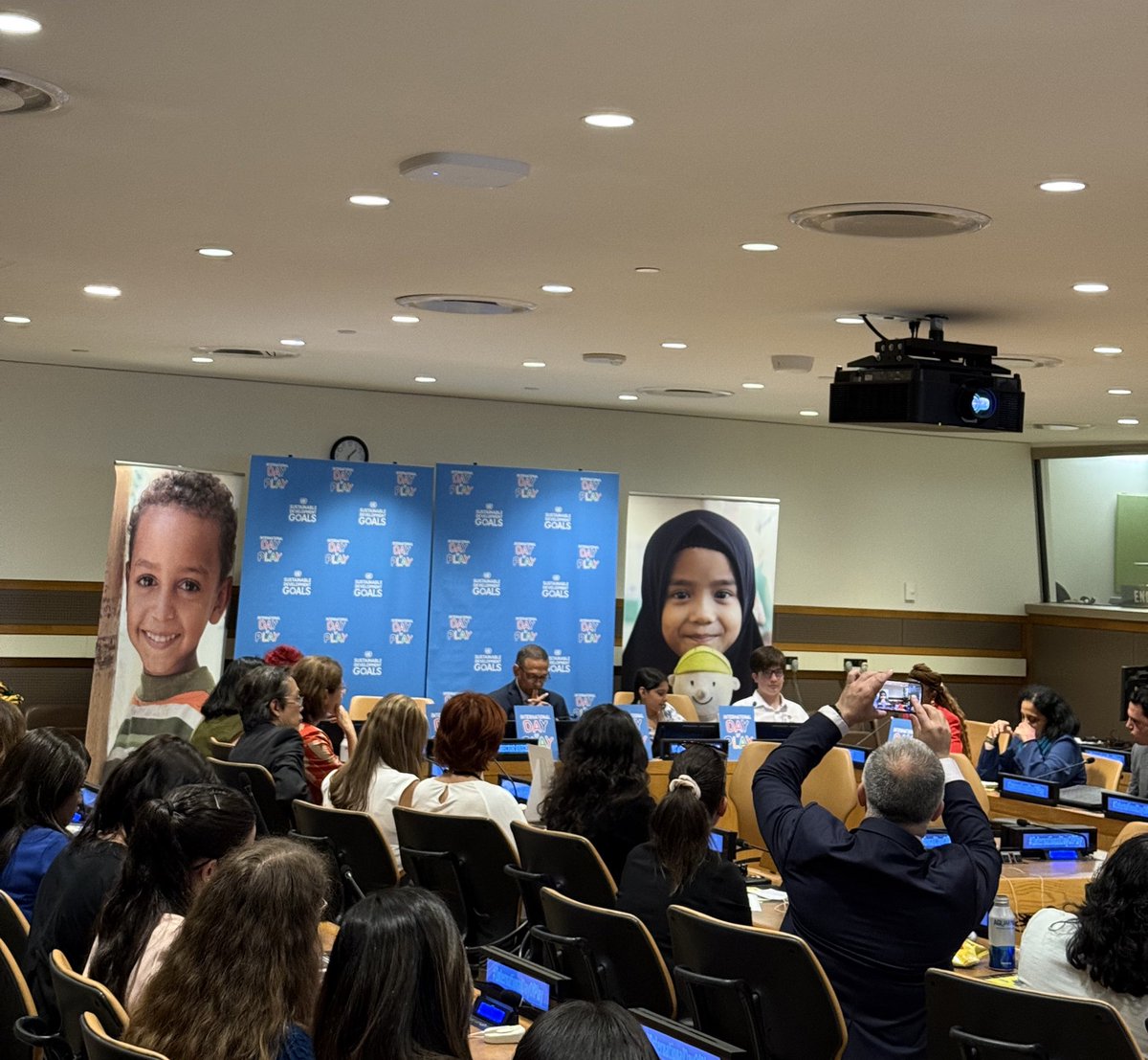 Eritrea_UN's tweet image. 🇪🇷This week at #UNICEF2025, @AmbStesfamariam, on behalf of @Eritrea_UN as VP of the Exec. Board, delivered a statement on behalf of African States. #Eritrea further contributed to key discussions on @UNICEF|s humanitarian action & efforts to address racism&racial discrimination.