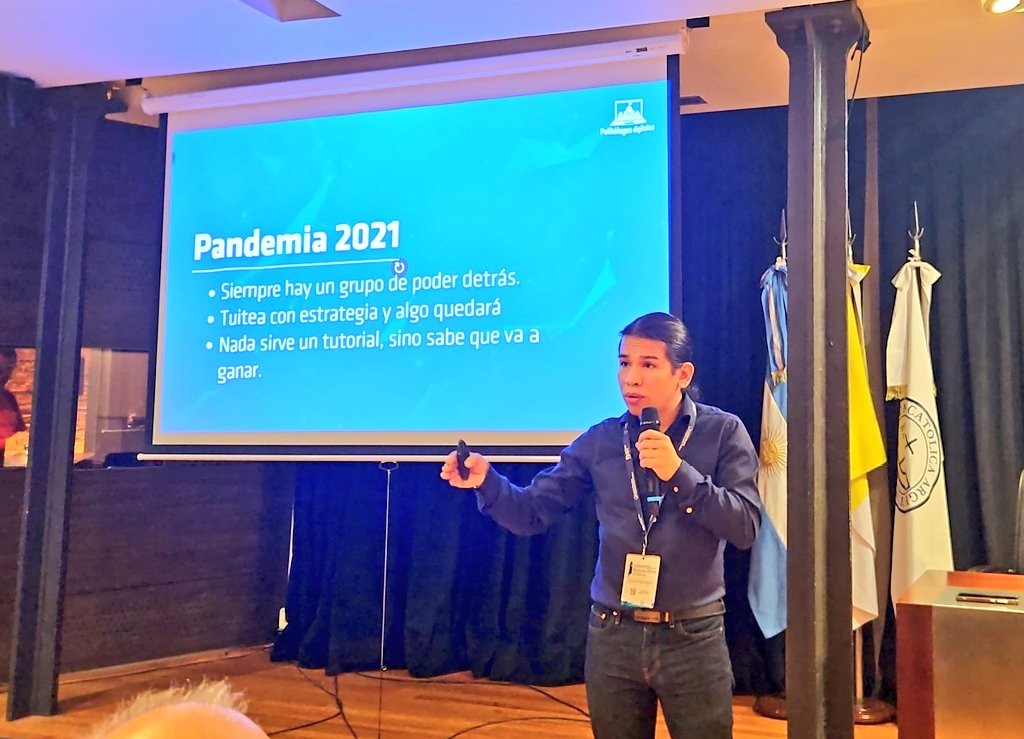EliuthTrujillo's tweet photo. @Hvenegasdiaz nos recomienda experimentar con las redes sociales y no pensar que son solo una plataforma, porque es limitarse a un  mundo entero #CongresoBA @PolitologosD @CumbreCP @CumbreOnline @UCA_Oficial https://t.co/TsEKy386GO
