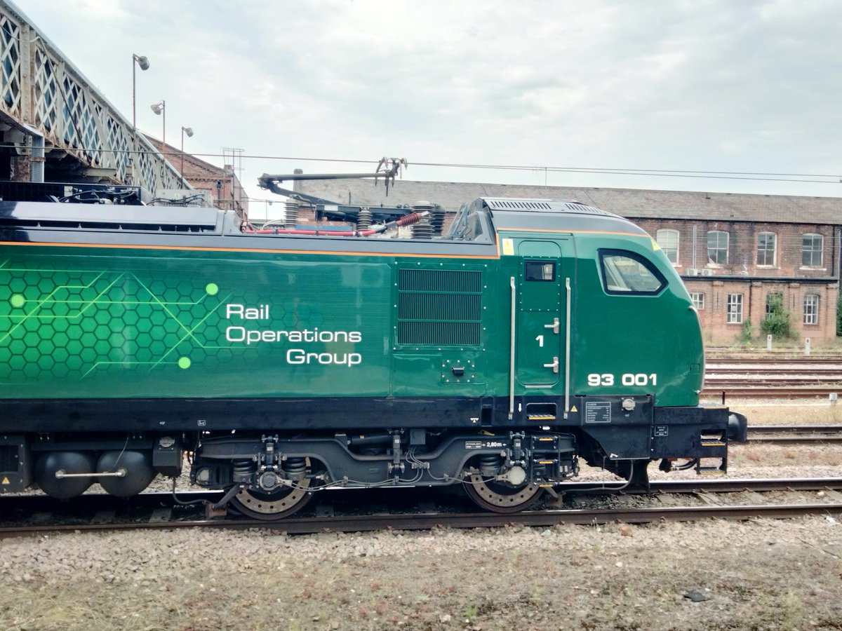 Harrod15S's tweet image. 93001 on its first visit to Doncaster this afternoon having worked up from Wembley
#Class93 #Trains @RailOpsGroup #Doncaster