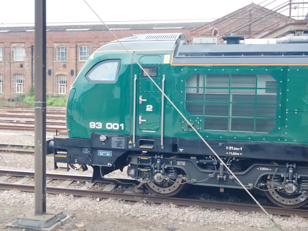 Harrod15S's tweet image. 93001 on its first visit to Doncaster this afternoon having worked up from Wembley
#Class93 #Trains @RailOpsGroup #Doncaster