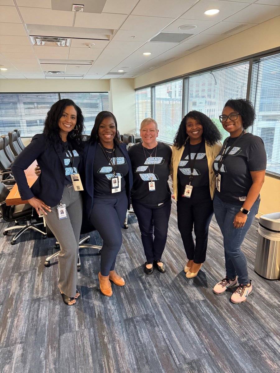 EverBank's tweet image. Over 40 students from @malwashington attended EverBank University! 🏫 Students participated in #financialeducation workshops on budgeting, learning wants and needs and hearing career overviews to feel empowered having the knowledge and resources they need to thrive.
*Member FDIC