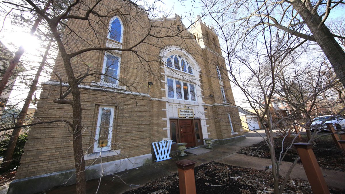Jewish Light (@stljewishlight) on Twitter photo How does a 131-year-old shul stay relevant?
Full Story👉 stljewishlight.org/news/news-loca…
<a href="/baisabe/">Bais Abraham</a> installs Rabbi Finkelstein June 17, ushering in a new chapter grounded in Torah, inclusion, & purpose. How does a 131-year-old shul stay relevant?
Full Story👉 stljewishlight.org/news/news-loca…
<a href="/baisabe/">Bais Abraham</a> installs Rabbi Finkelstein June 17, ushering in a new chapter grounded in Torah, inclusion, & purpose.
