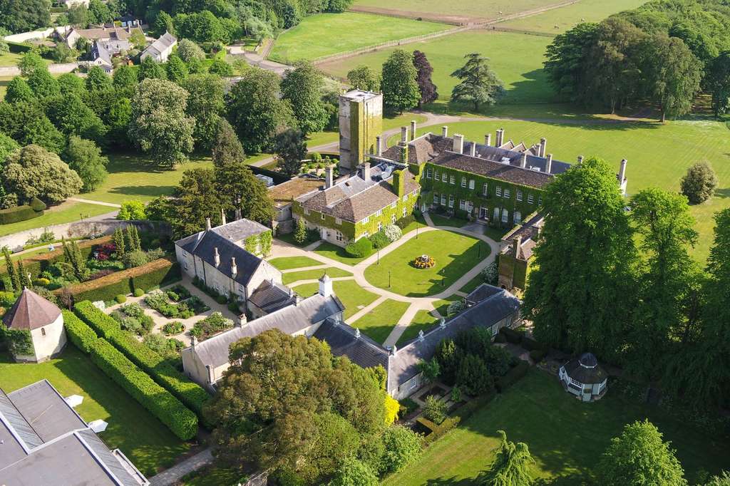 cppluxury's tweet photo. Lucknam Park Hotel &amp; Spa joins Accor’s Emblems Collection

https://t.co/8o6zIryRI8 

#LucknamParkHotel #LucknamPark #Accor #EmblemsCollection #luxuryhotels #luxuryhospitality #luxury #hotels #luxuryresorts #luxurysuites #luxuryspa #luxurywellness @Accor https://t.co/k7d8YoWzw2