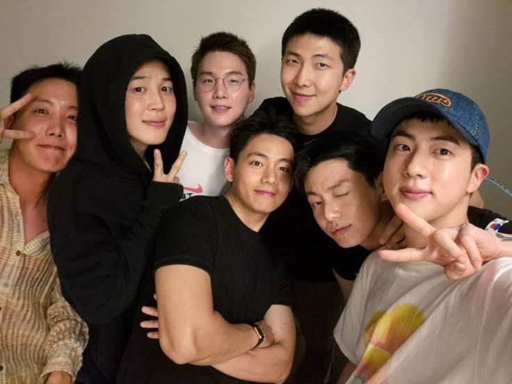 STARGAZEYOONS's tweet image. to my seven, my magic shop, my mikrokosmos,
i am forever thankful that i went beyond just knowing your names. you've changed so many lives, including mine, and made this world a little bit brighter.
to forever and beyond.
보라해. 아포방포.
#2025BTSFESTA #12YearsWithBTS