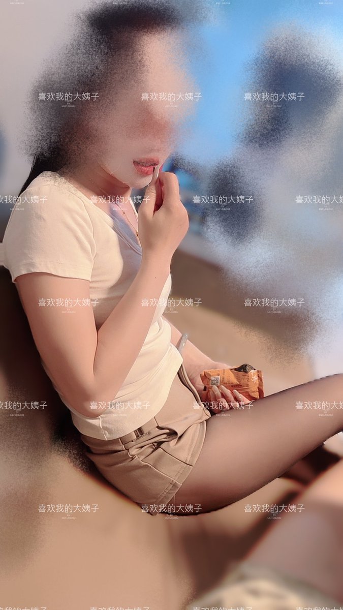 6月12号晚上好兄弟们
老婆洗好澡了，大姐还没去洗澡(在贴面膜，嗑瓜子)
老婆躺我腿上的，姐妹俩在聊天
刚刚我故意说的，说这几天天天加班累死了，明天晚上我约着朋友洗澡按摩去了，不知道老婆听到这个什么感觉
老婆说你去吧 https://t.co/F8uiZMCDOc