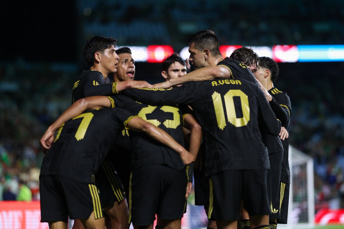 Sería importante que alguien se dignara y les dijera a los seleccionados nacionales que el momento que atraviesa el Tri no es el más alentador, que digamos, como para que anden en su nube.
Hoy en Sancadilla 👇👇👇👇 
mural.com.mx/solos-con-su-s…