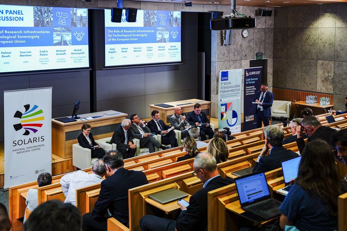 La France à Cracovie (@francecracovie) on Twitter photo Hier, le Consul général <a href="/PeltierCedric/">Cedric Peltier</a> a participé à la table ronde « The Role of Research Infrastructures for Technological Sovereignty of the EU »🇪🇺
💬Diplomatie scientifique, IA, secteur spatial, biotech & transition énergétique ont été au cœur des échanges de cet événement. Hier, le Consul général <a href="/PeltierCedric/">Cedric Peltier</a> a participé à la table ronde « The Role of Research Infrastructures for Technological Sovereignty of the EU »🇪🇺
💬Diplomatie scientifique, IA, secteur spatial, biotech & transition énergétique ont été au cœur des échanges de cet événement.
