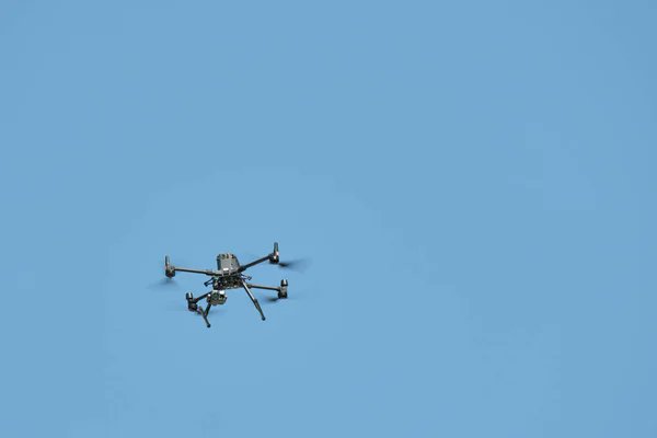 🇨🇴 | Carros bomba, motos bomba y drones con explosivos sacudieron el suroccidente colombiano, dejando siete muertos entre civiles y policías. El uso de drones se consolida como una herramienta clave de los grupos ilegales para ejecutar atentados con mayor precisión.