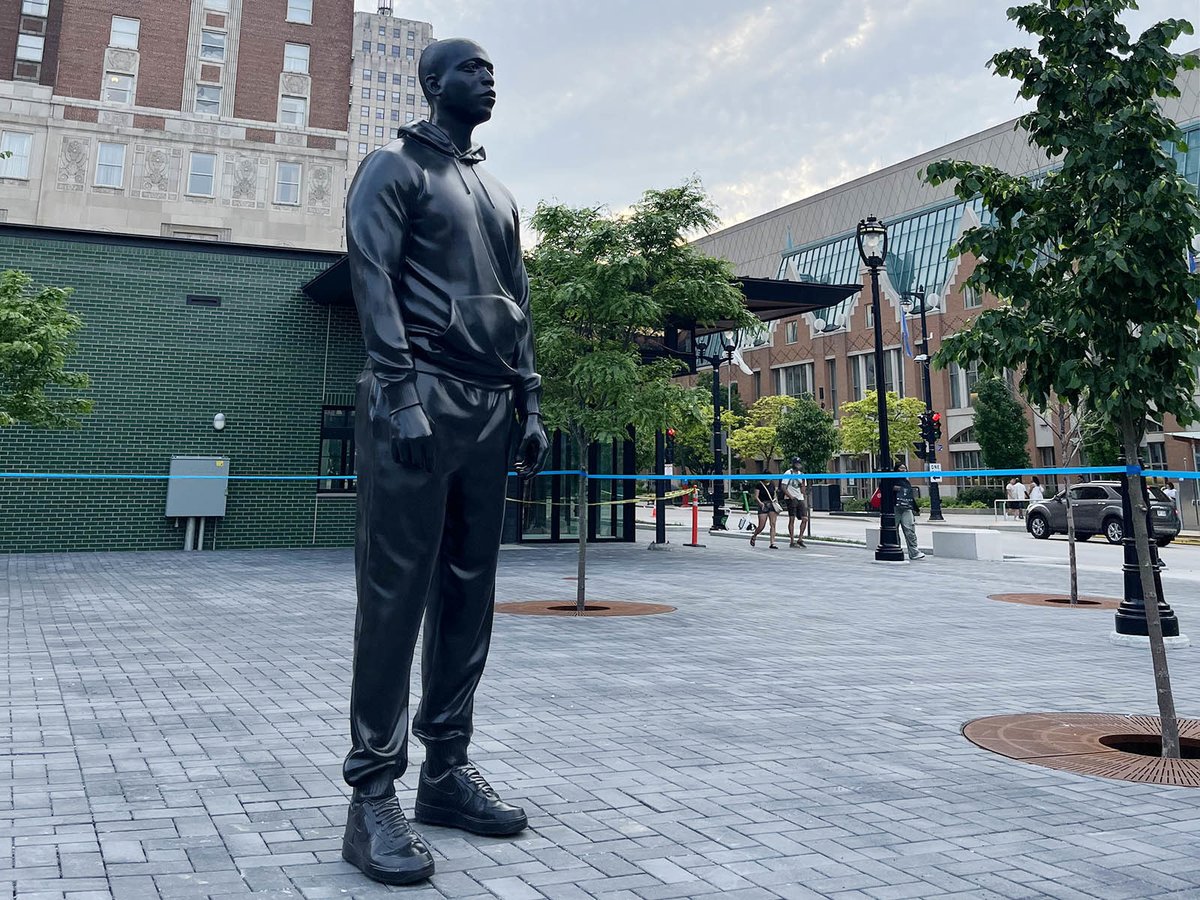 Price's "Within the Folds" is back Downtown ... temporarily dlvr.it/TLK4tS