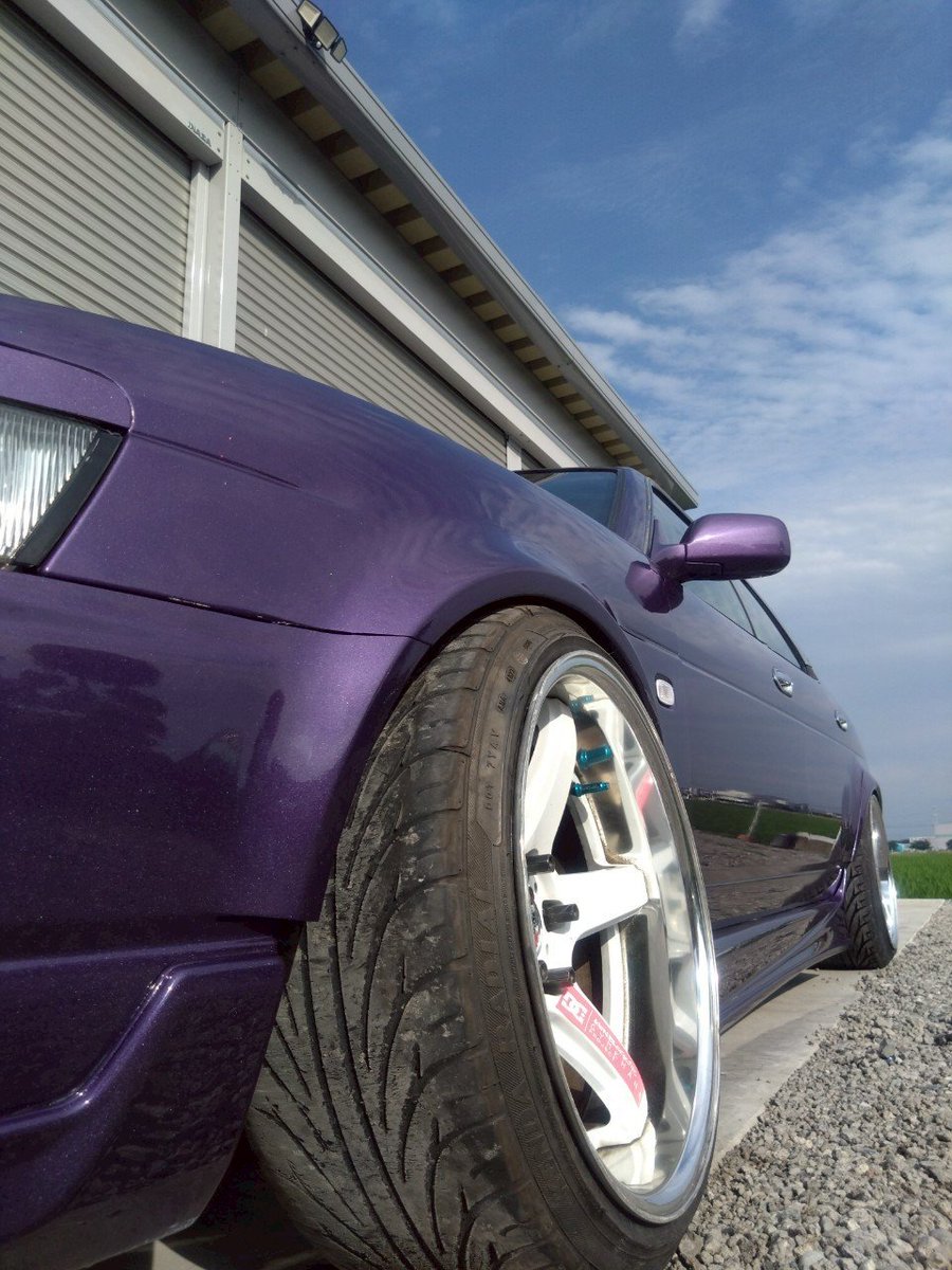 painapoooo0's tweet photo. 長らく作ってきたお車 バチイケに仕上がりました😏😏😏Part3

#全塗装 #鈑金塗装 #がれーじいっぱち
#関東 #ドリフト #ドリ車 #35ローレル
#ツライチ #ヘラフラ #オーバーフェンダー #URAS逆反り #バーフェン #スムージング #レインボーフレーク #レストア #デモ車 #メダリスト #クラブS https://t.co/0IZAgpLVFE