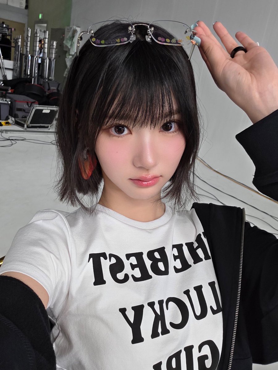 📸 JIWOO WITH BANGS💕

H2H STYLISH PHOTO BOOTH 
#Hearts2Hearts_STYLE
<a href="/Hearts2Hearts/">Hearts2Hearts</a>