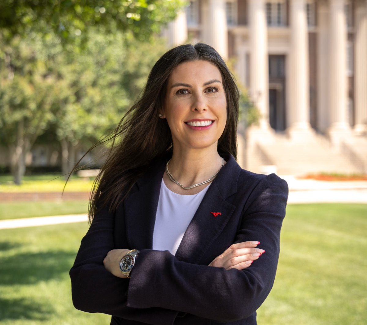 Meet the newest Mustangs: Rachel Davis Mersey 🐴 

🔴 How do you see the role of experiential learning evolving at SMU under your leadership?
🔵  "Our goal is to combine cutting-edge classroom modalities with increased external opportunities and practical experiences for students