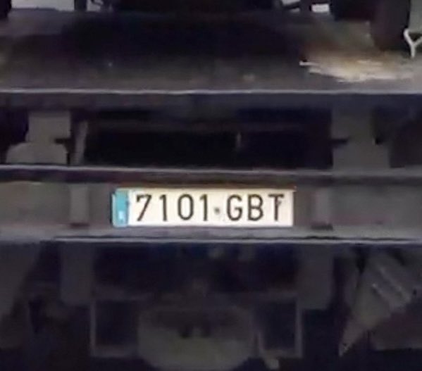 the plate of the trailer being GBT because giselle is the L