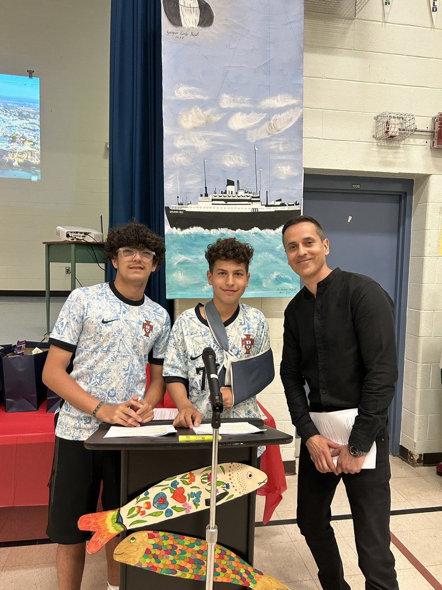 Piotrok's tweet image. A wonderful @TCDSB celebration of Portuguese culture at St. Sebastian school in Toronto. Team 218 loved it!
Big thank you to special guests @TrusteeDAmico & @DaRealSD !!! @TCDSB_RDAddario @4catholiced @LetraDavid