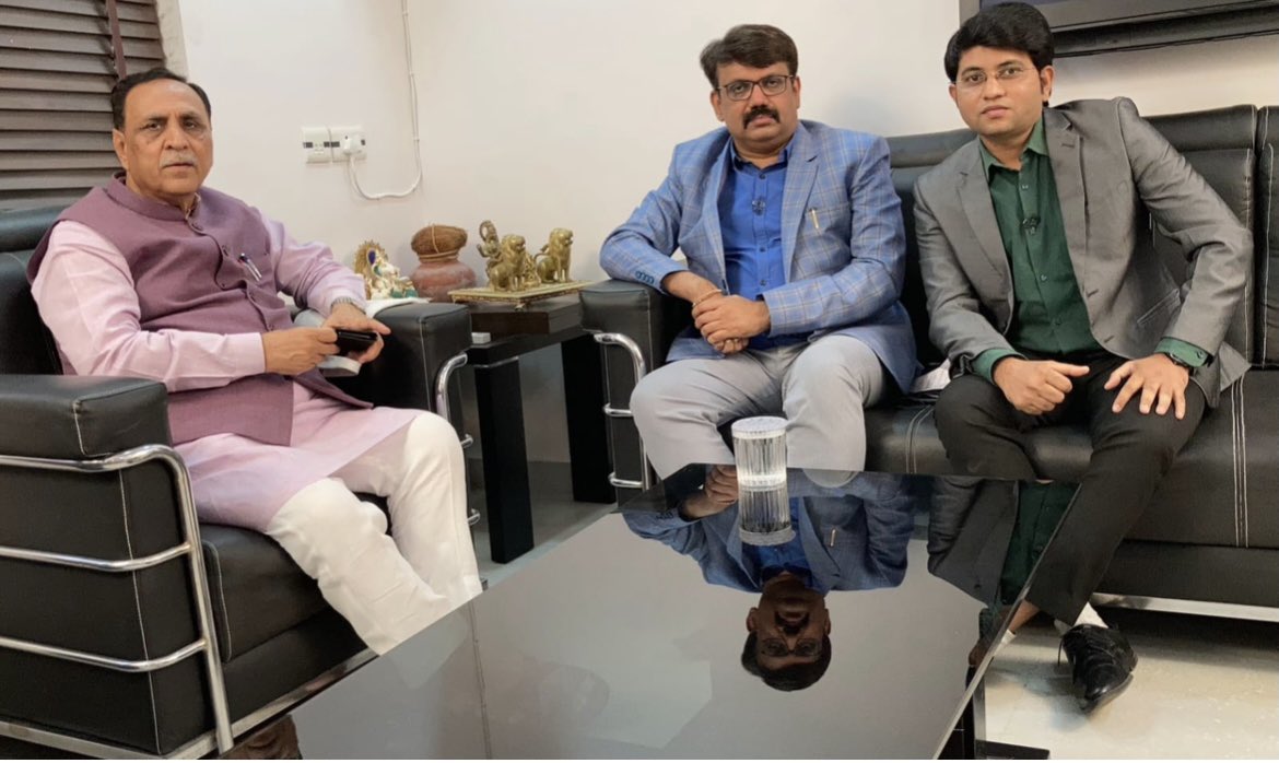 વિજયભાઈનો લકી નંબર 1206 ..એમના વાહનોના નંબર 1206 હતા..એમનો લકી નંબર આજે અનલકી સાબિત થયો…તારીખ 1206ના રોજ વિજયભાઈનો છેલ્લો દિવસ …વિજયભાઈ જ્યારથી પ્રવક્તા હતા ..ત્યારથી સમયે સમયે એમની સાથે અનેક ચર્ચાઓ કરી…મુખ્યમંત્રી હતા ત્યારે ૨-૩ વાર સંવાદ સંવાદ સાધ્યો..પણ અચાનક આ રીતે વસમી