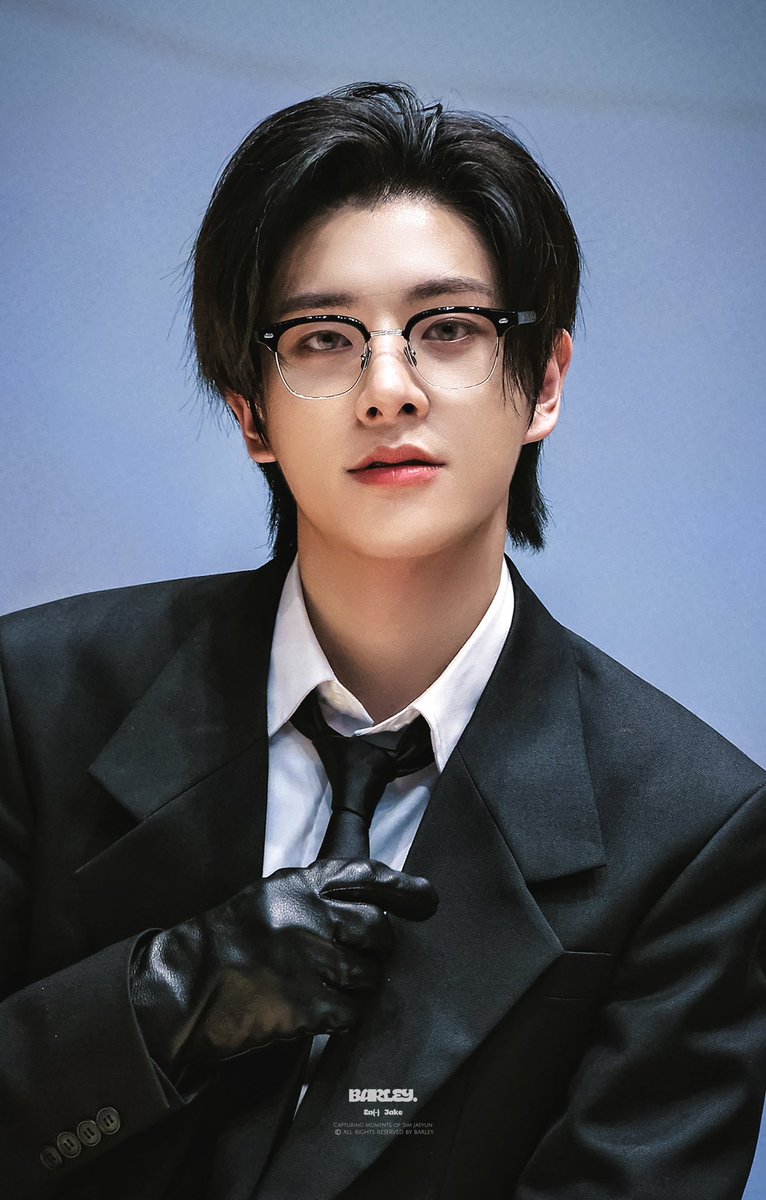 you're so goddamn fine, mr. sim 😩❤️🔥 #제이크 #JAKE you're so goddamn fine, mr. sim 😩❤️🔥 #제이크 #JAKE