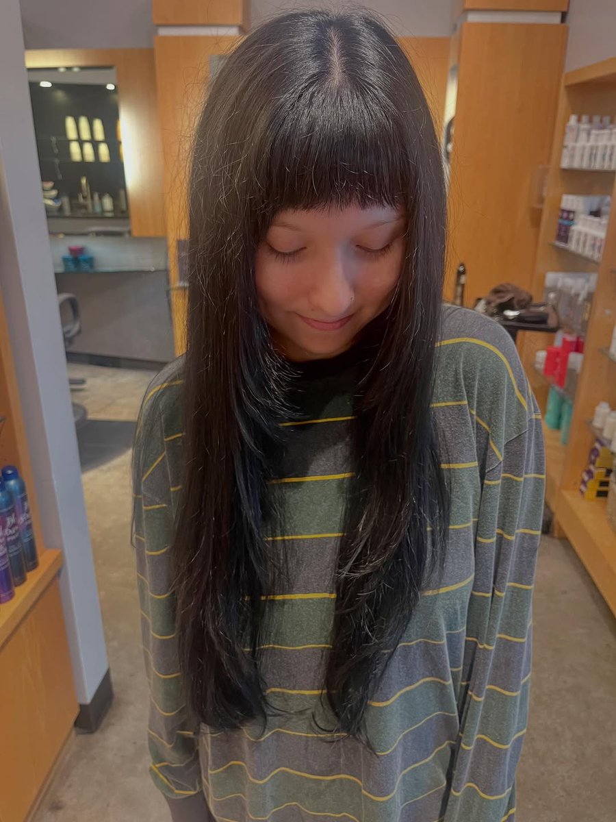 Layers like this don’t just frame the face—they turn heads! Stunning! 😍🖤
Hair by: Abbey

bit.ly/4dUJzjf