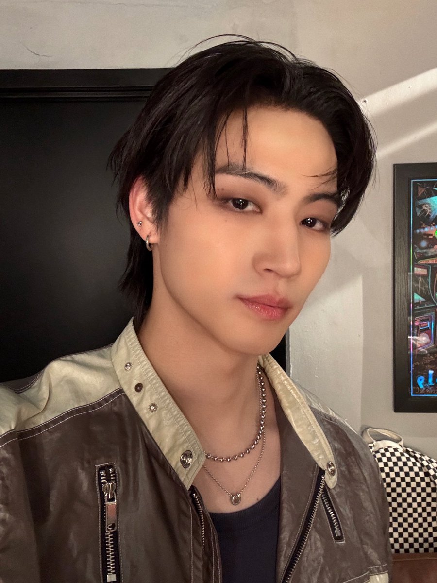 “thank god you’re not a photocard” selca