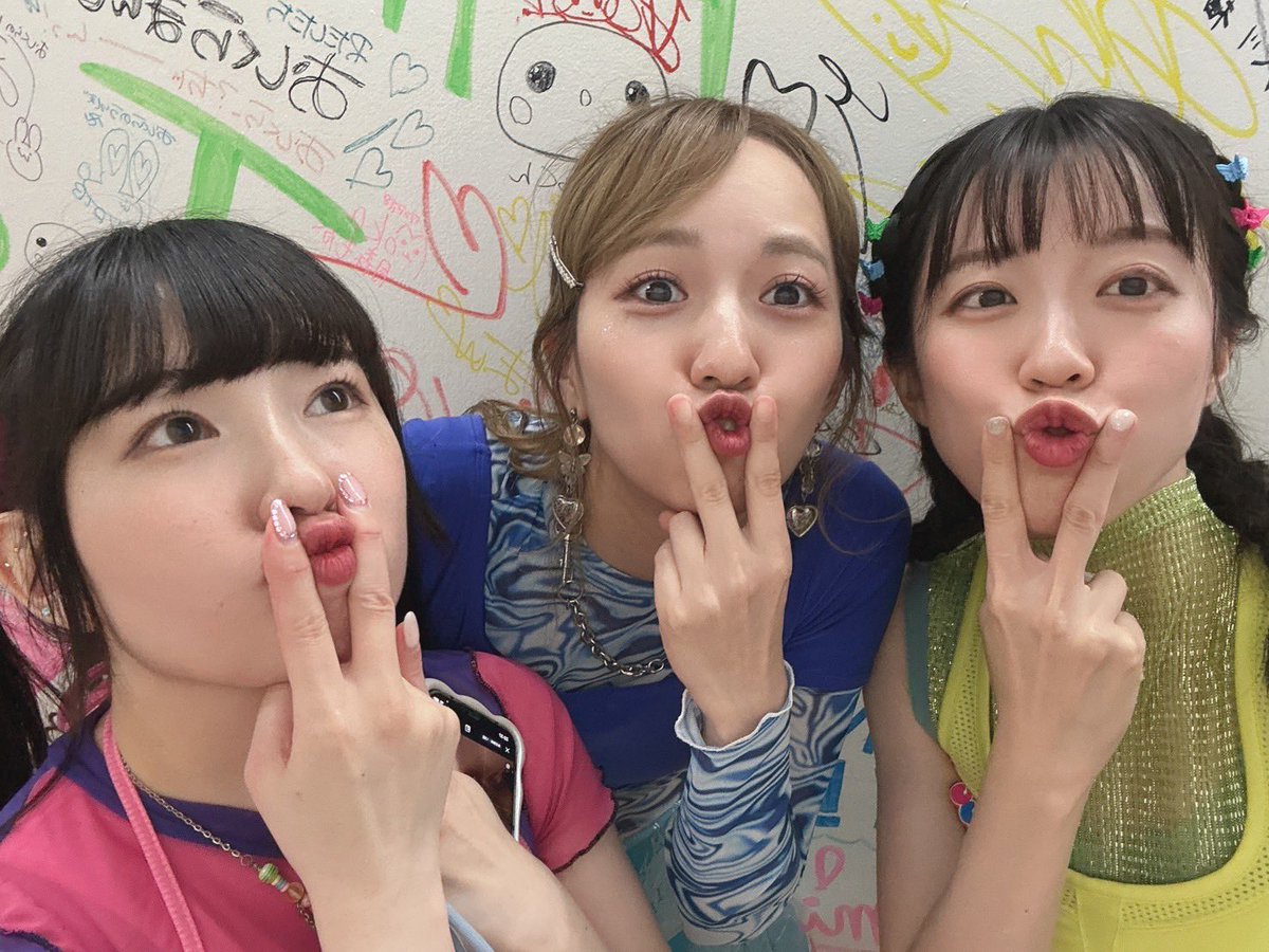 haruchiro123's tweet photo. 久々のあんちろちーもありまと💚💙🩷見たことない人に見てもらえて嬉しかったし、お久しぶりの人にもう一度会えて嬉しかった🫶今日ハマってくれた人もいたりして嬉しい❣️グループが終わってもこうして好きになってもらえるの嬉しいし、いつでも好きになっていいからね✨

あんちろちーフォーエバー🌈 https://t.co/KjBql557qZ