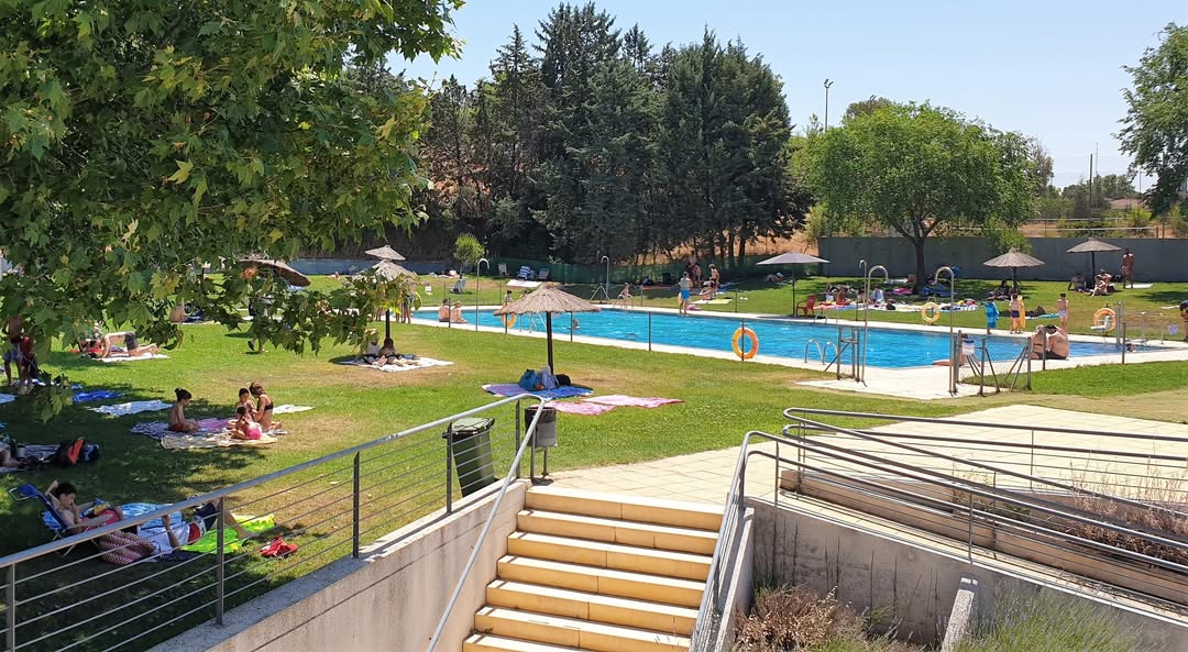 🏊‍♀️ Ya está todo preparado para que este viernes 1️⃣3️⃣ se inaugure la temporada de verano en las piscinas municipales
🕟 Apertura: 16:30h
🕚 Horario hasta el 7️⃣ de septiembre: de martes a domingo de 11 a 20:30h
ℹ️Precios públicos acortar.link/P5LvzC
¡Que disfrutéis del baño!🏊‍♀️