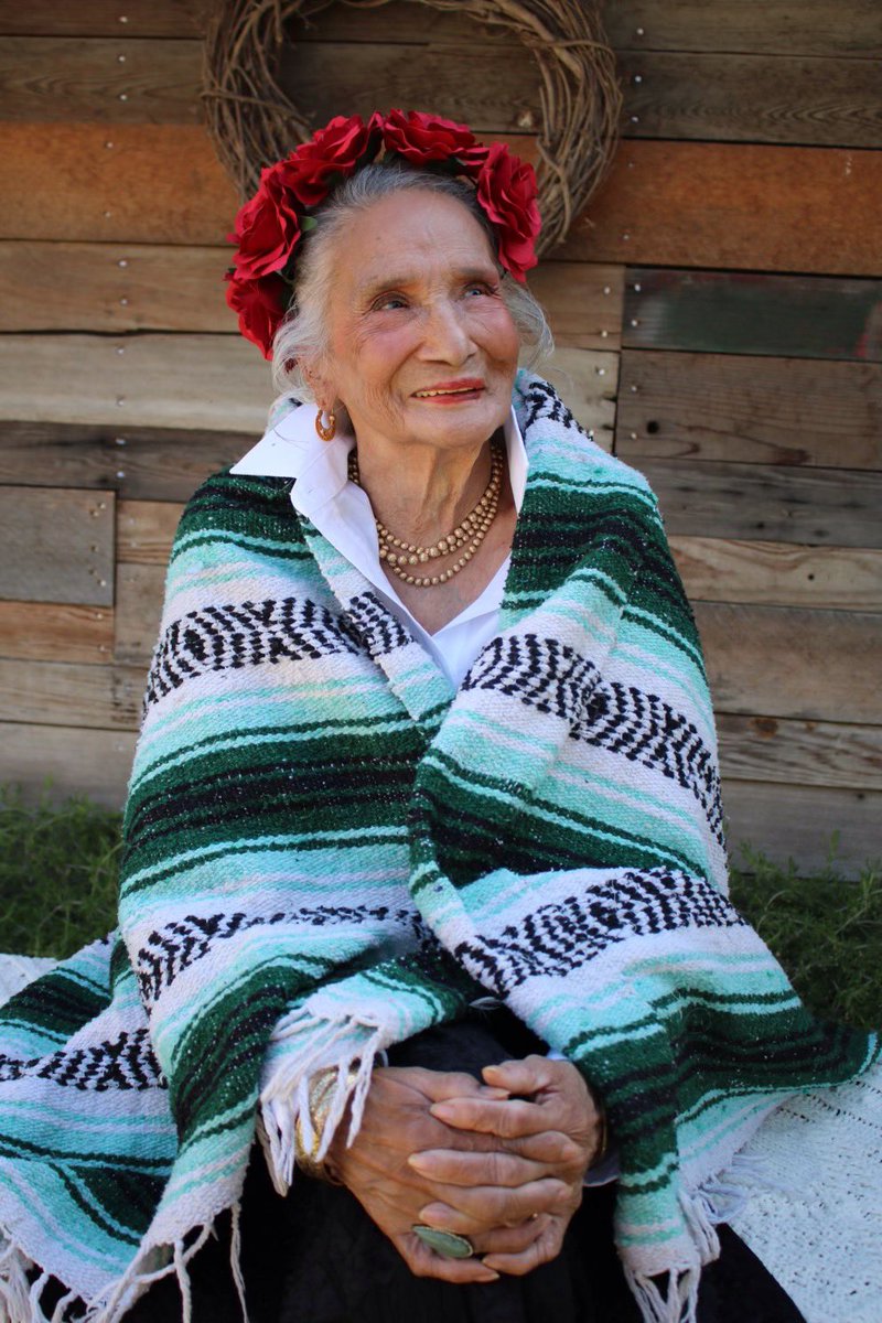 Lyss12's tweet image. Abuelita, mi Reina, te amo con todo mi corazón.
Tu fuerza y sabiduría son la razón por la que soy la mujer que soy hoy.
Te voy a extrañar hasta el último día de mi vida.
Gracias por amarme sin condiciones.