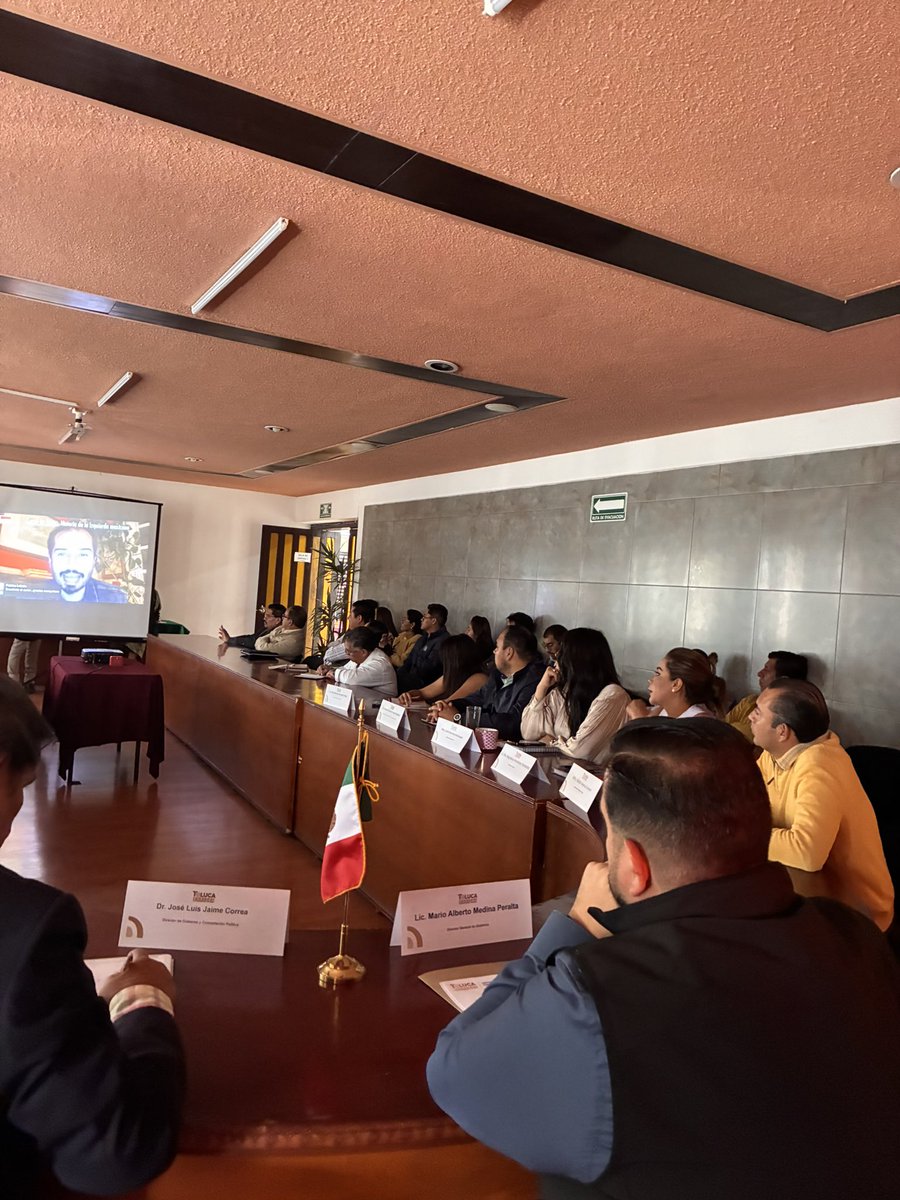 Mario_MedinaP's tweet photo. Un día más, mantenemos la convicción de contribuir a la transformación de nuestra amada ciudad. 

La transformación en Toluca no se detiene, y nosotros tampoco. https://t.co/MAdCShTofk