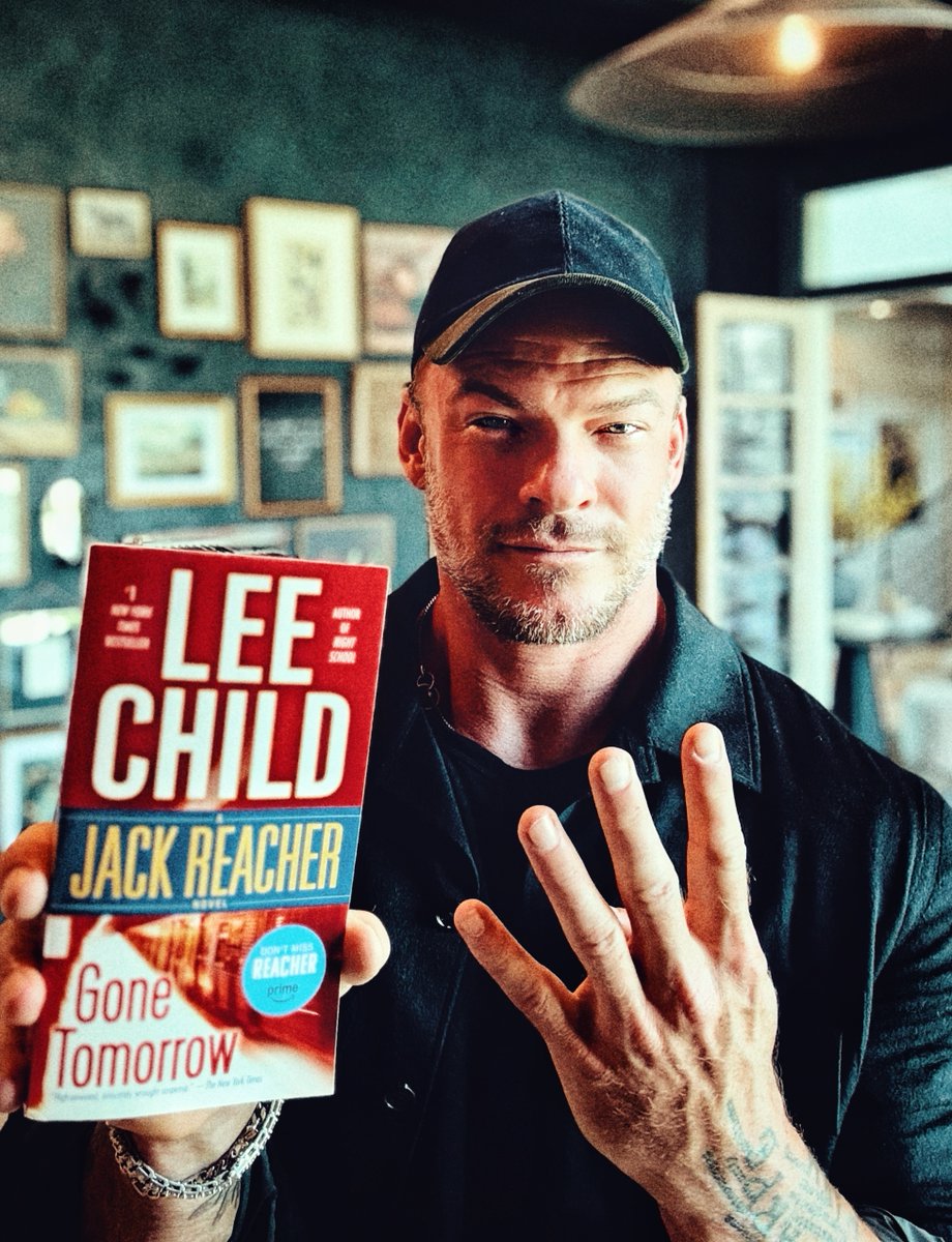 “The thing about subway cars is you step on one and you never know what’s going to happen”

#REACHER Season 4 will be based on “Gone Tomorrow” by Lee Child