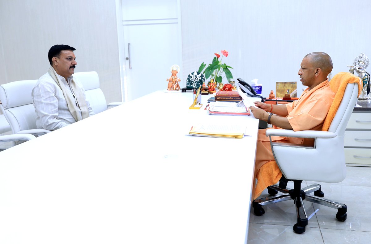 Yogi Adityanath Office (@myogioffice) on Twitter photo मुख्यमंत्री श्री <a href="/myogiadityanath/">Yogi Adityanath</a> जी महाराज से आज लखनऊ में जनपद सीतापुर के महोली विधान सभा क्षेत्र के माननीय विधायक श्री शशांक त्रिवेदी जी ने शिष्टाचार भेंट की।
<a href="/mlashashank/">Shashank Trivedi</a> मुख्यमंत्री श्री <a href="/myogiadityanath/">Yogi Adityanath</a> जी महाराज से आज लखनऊ में जनपद सीतापुर के महोली विधान सभा क्षेत्र के माननीय विधायक श्री शशांक त्रिवेदी जी ने शिष्टाचार भेंट की।
<a href="/mlashashank/">Shashank Trivedi</a>