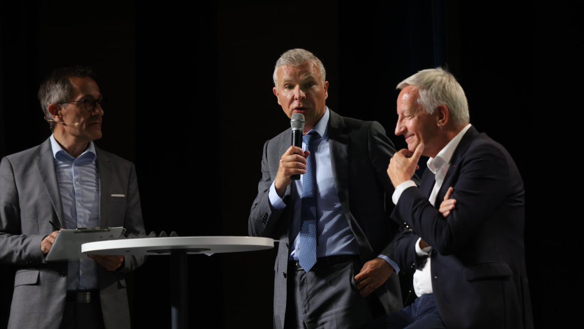 🎤 Dernière table ronde de la journée au Congrès des acteurs privés du grand âge !

🧩 « Les territoires au service des métiers du grand âge, promouvoir les dynamiques locales »

Face aux enjeux nationaux de recrutement et de fidélisation, les initiatives locales ont toute leur