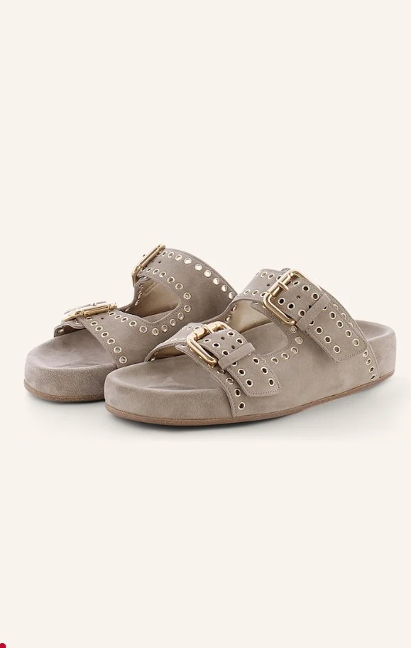 Salbeibutter's tweet photo. 12 models in #Arizona style by @Birkenstock, that have seen each #Runway and come in one or the other design by @ZARA #KennelSchmenger #CesareCasadei https://t.co/xhGjSvHWUJ
